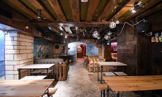 Bar atypique d�cor� par des artistes en plein quartier Montorgueil - Image 0