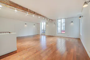 Corner Boutique on Rue de Turenne - Image 11