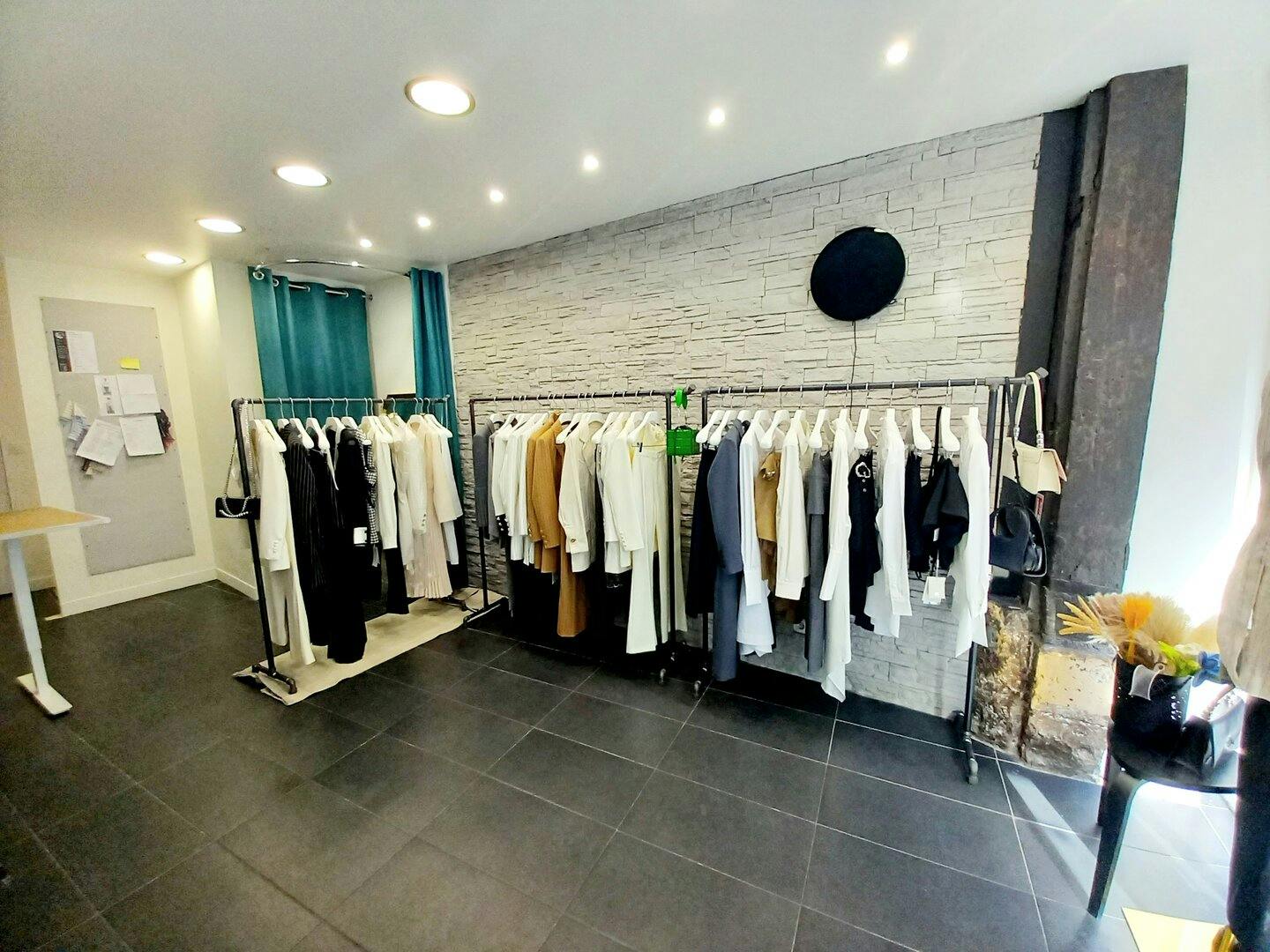 Spacious Commercial Boutique in Paris 2nd Arrondissement