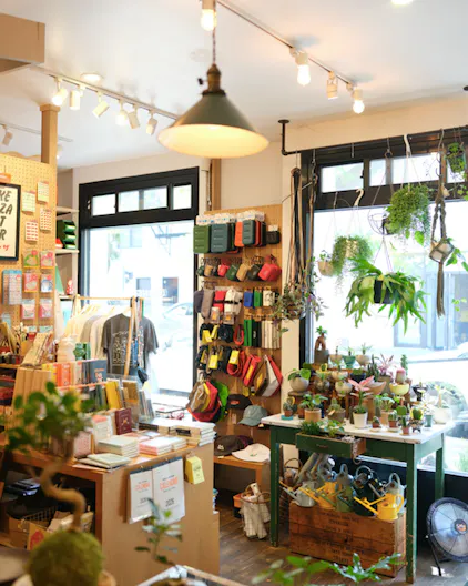 Pop-Up Perfect Space in Williamsburg – Shared with Trendy Bonsai Shop - Image 0