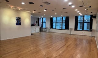 Entire Floor in SOHO with 2 extra rooms! - Image 20