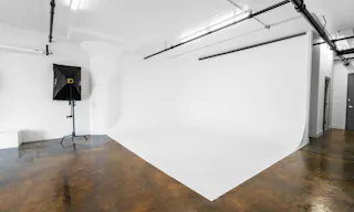 Modern Space w/ Natural Light and Cyc Wall- Industrial Construction Production Studio - Image 7