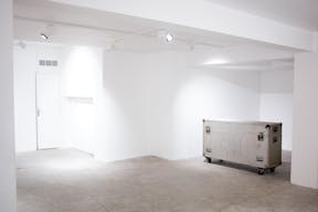 Beautiful Le Marais Showroom - Image 4