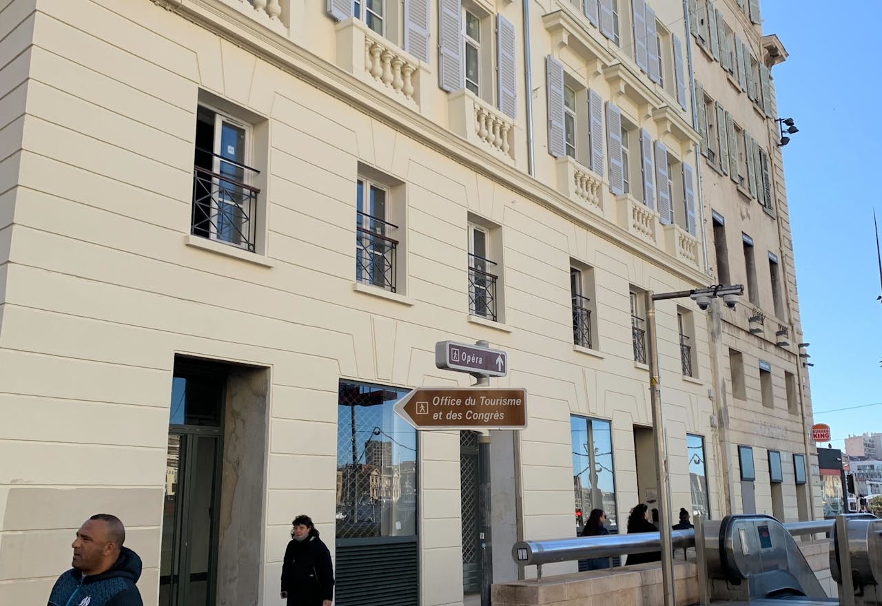 Nouvel espace à Marseille de 200m², modulable en deux cellules avec stockage. - Image 1