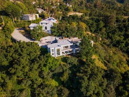 Villa in Beverly Hills - Pool - Scenic Outlook - Image 29