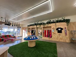 Large Retail Storefront/Commercial Event Space with Back Office Located in the Heart of Melrose and Fairfax Shopping District - Image 5