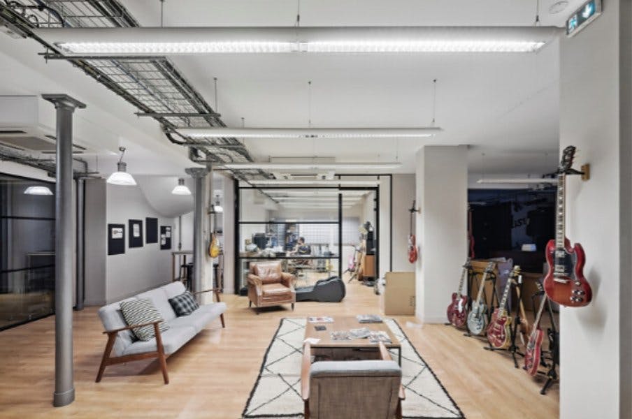 423 Square Meter Office Space on Rue Albert Thomas, Paris