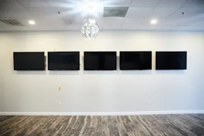 Easy assembly event space for rent - Image 4