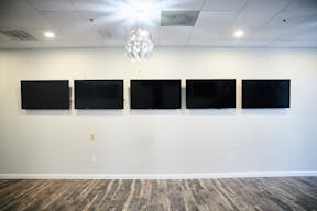 Easy assembly event space for rent - Image 4