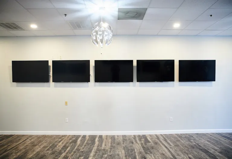 Easy assembly event space for rent - Image 4