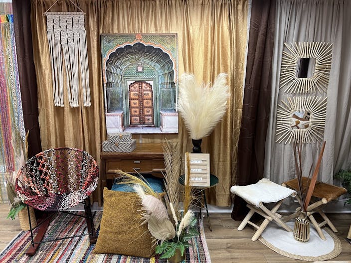 Colorful Content Creation Photo Studio - Image 0