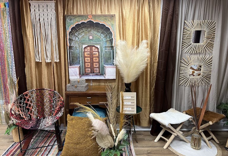 Colorful Content Creation Photo Studio - Image 0