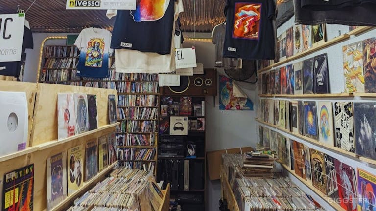 Store Stage at Nivessa Pico - Image 4