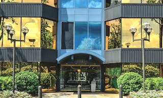 Luxury Office Space On Top Floor ! - Image 8