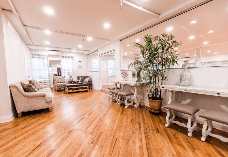 Modern Bright Studio for Events, Photoshoots and Meetings - Image 1