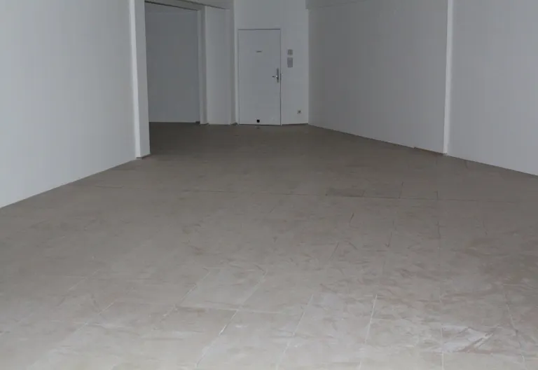 El�gante dans le centre commercial Bercy 2 - Image 4