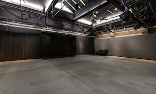 Expansive Loft with High Ceilings in Midtown Manhattan - Image 2