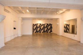 DTLA Grand Loft with High Ceilings - Image 26