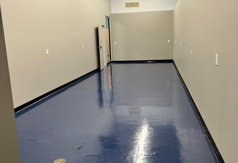 Boutique Space Immediately Available - Image 2