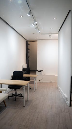 Adresse d’Exception : Espace Polyvalent au Pied de la Tour Eiffel (Pop UP, Bureaux, Séminaire, Galeries D'art) - Image 4