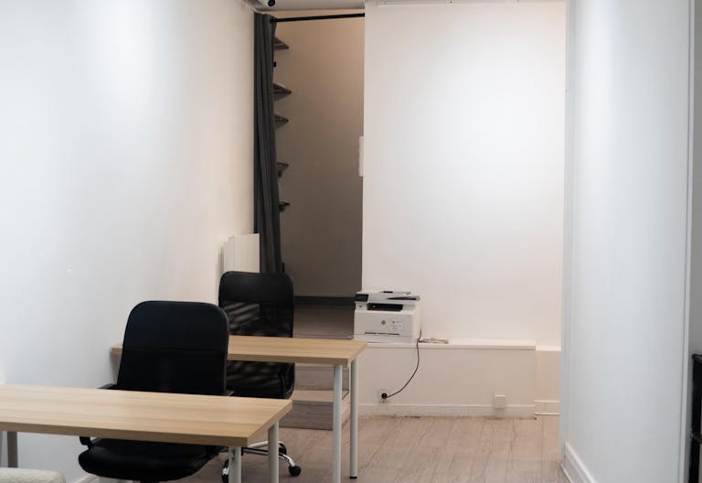 Adresse d’Exception : Espace Polyvalent au Pied de la Tour Eiffel (Pop UP, Bureaux, Séminaire, Galeries D'art) - Image 4