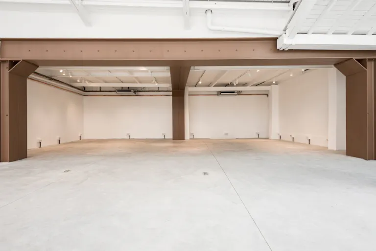 Showroom Boutique in Canal Saint Martin - Image 4