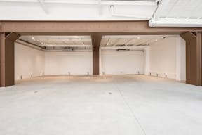 Showroom Boutique in Canal Saint Martin - Image 4