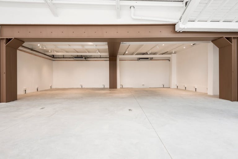 Showroom Boutique in Canal Saint Martin - Image 4