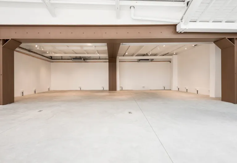 Showroom Boutique in Canal Saint Martin - Image 4