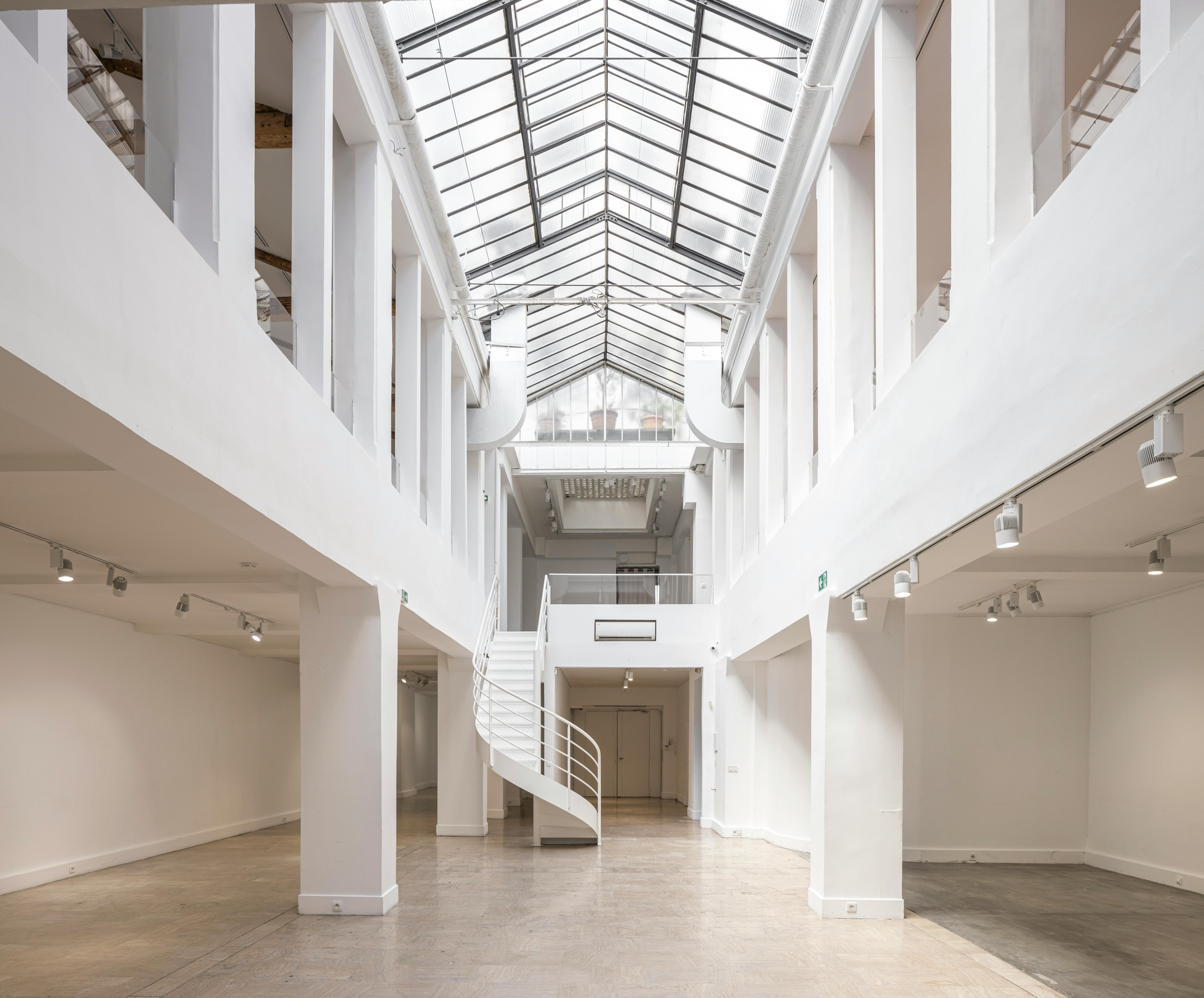 Spacious Industrial Showroom on Rue de Turenne, Paris