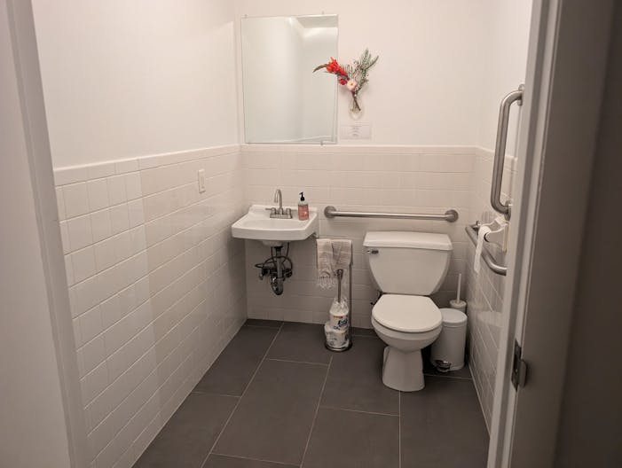 Creative Artistic Space in Dance/Pilates Studio - Image 4