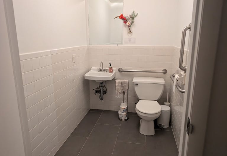 Creative Artistic Space in Dance/Pilates Studio - Image 4