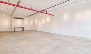 Charming Bowery Gallery - Image 3