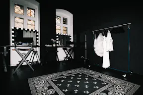 Studio Stellar, a versatile sunlit space. - Image 4