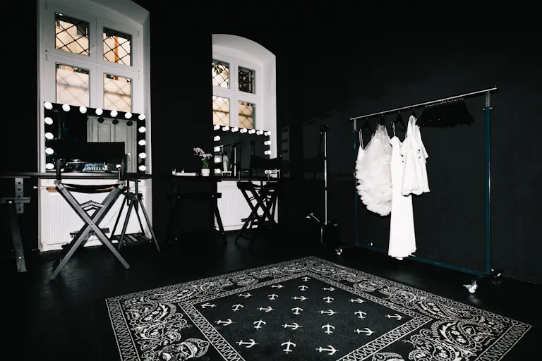 Studio Stellar, a versatile sunlit space. - Image 4