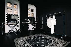 Studio Stellar, a versatile sunlit space. - Image 4