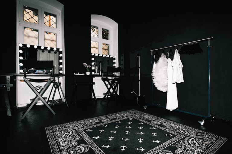 Studio Stellar, a versatile sunlit space. - Image 4