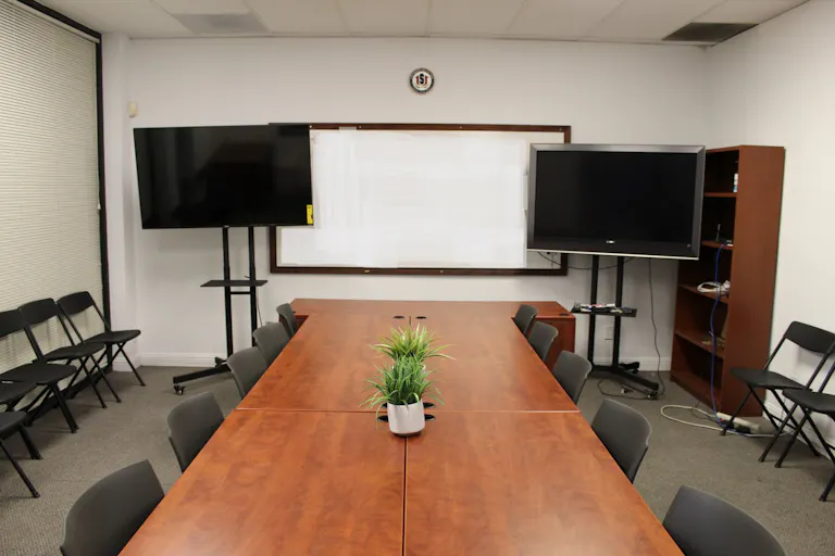 Spacious , quiet and clean room 124 at University of San Jose - Image 1