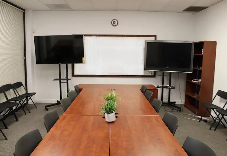 Spacious , quiet and clean room 124 at University of San Jose - Image 1