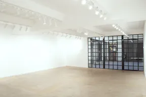 Rue de la Sainte Croix de la Bretonnerie Showroom - Image 7