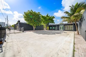 SHOWROOM GALLERY IN WYNWOOD/MIDTOWN - Image 6