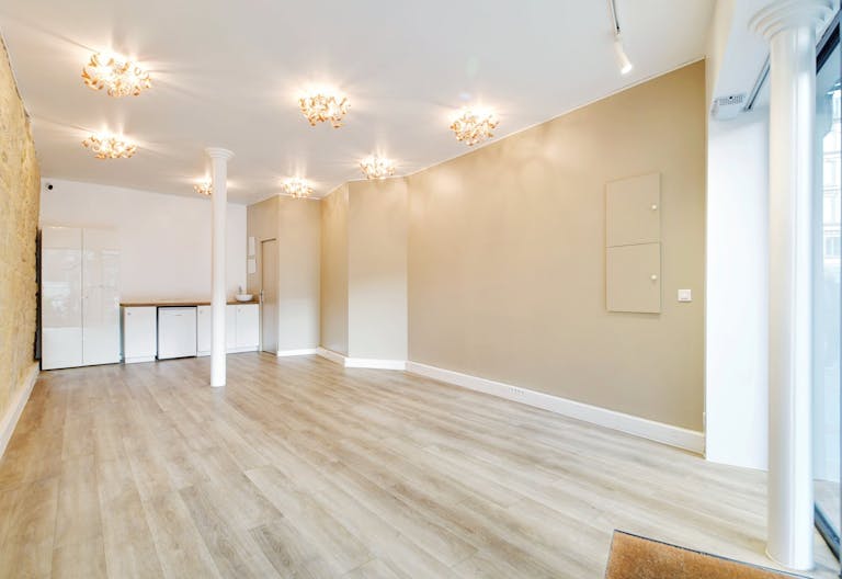 Boutique For Rent Rue Saint-Honor� - Ideal Pop-Up Store / Art Exhibition - Image 1
