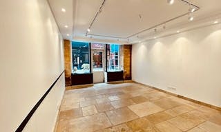 El�gant espace situ� au c?ur du 7�me arrondissement. - Image 0