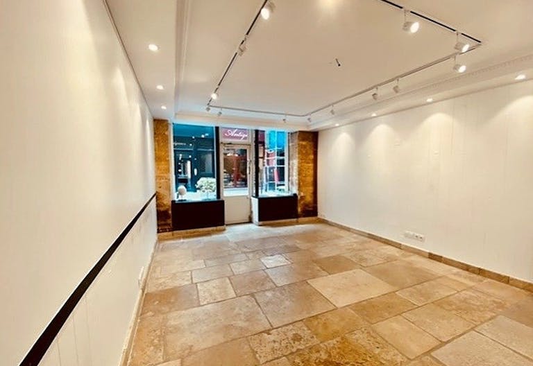 El�gant espace situ� au c?ur du 7�me arrondissement. - Image 0