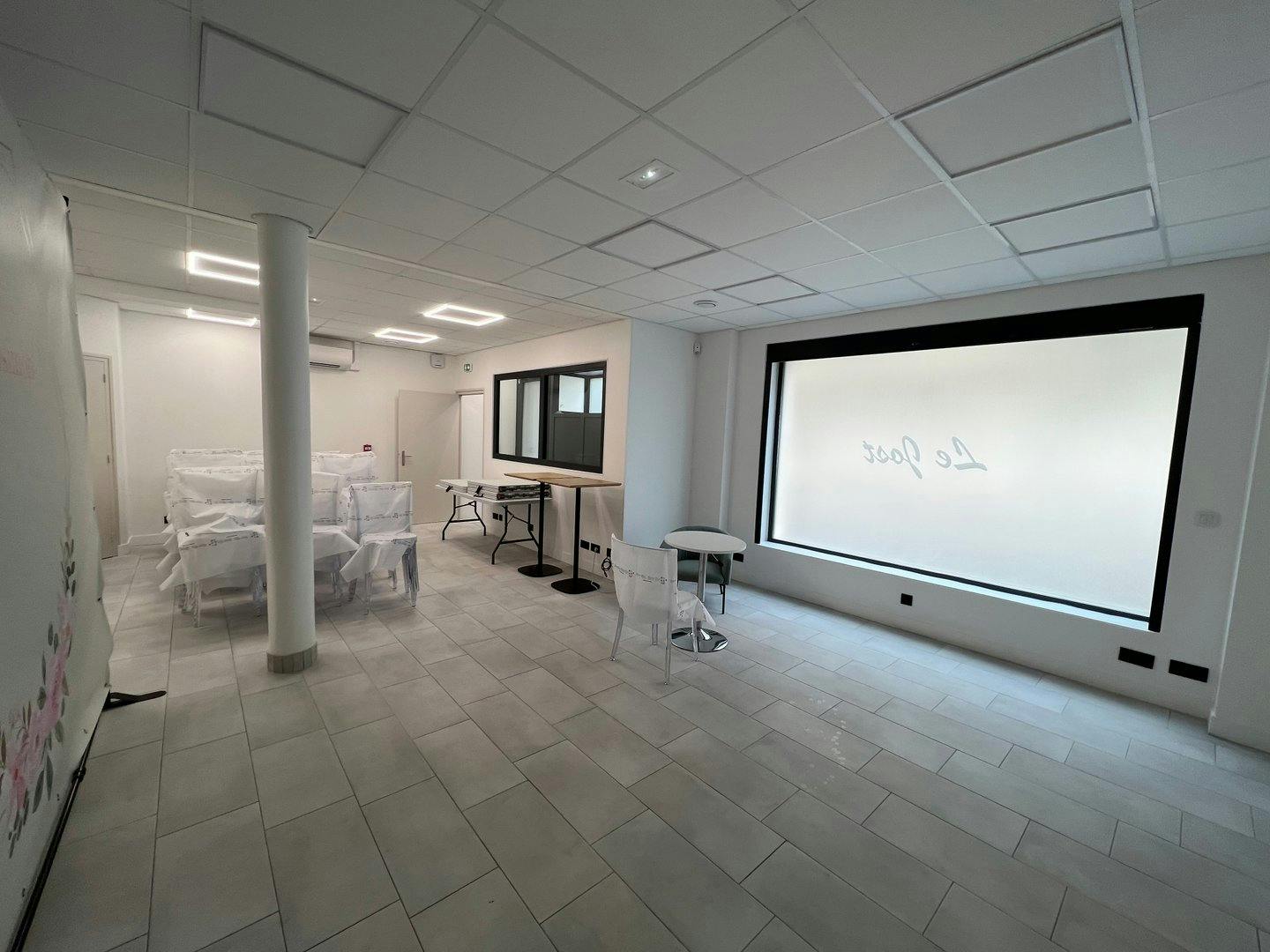 Elegant 440 sqm Event and Showroom Space in Paris 17th
