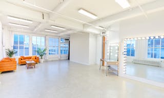 Expansive Skyline Loft - Connected Studio Space - Image 12