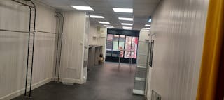 Espace Pop-up idéal dans le centre piéton commercial de Hyères - Image 2