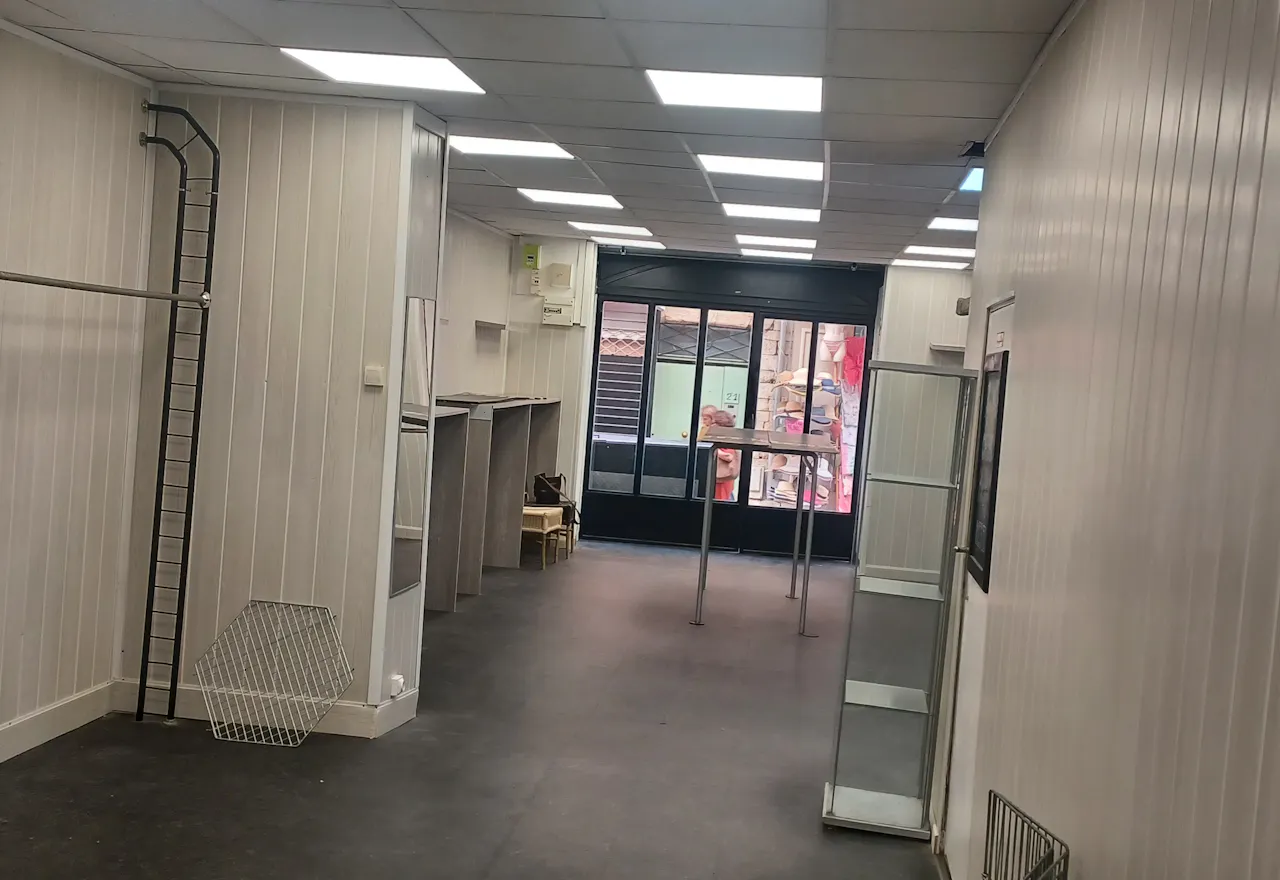 Espace Pop-up idéal dans le centre piéton commercial de Hyères - Image 2