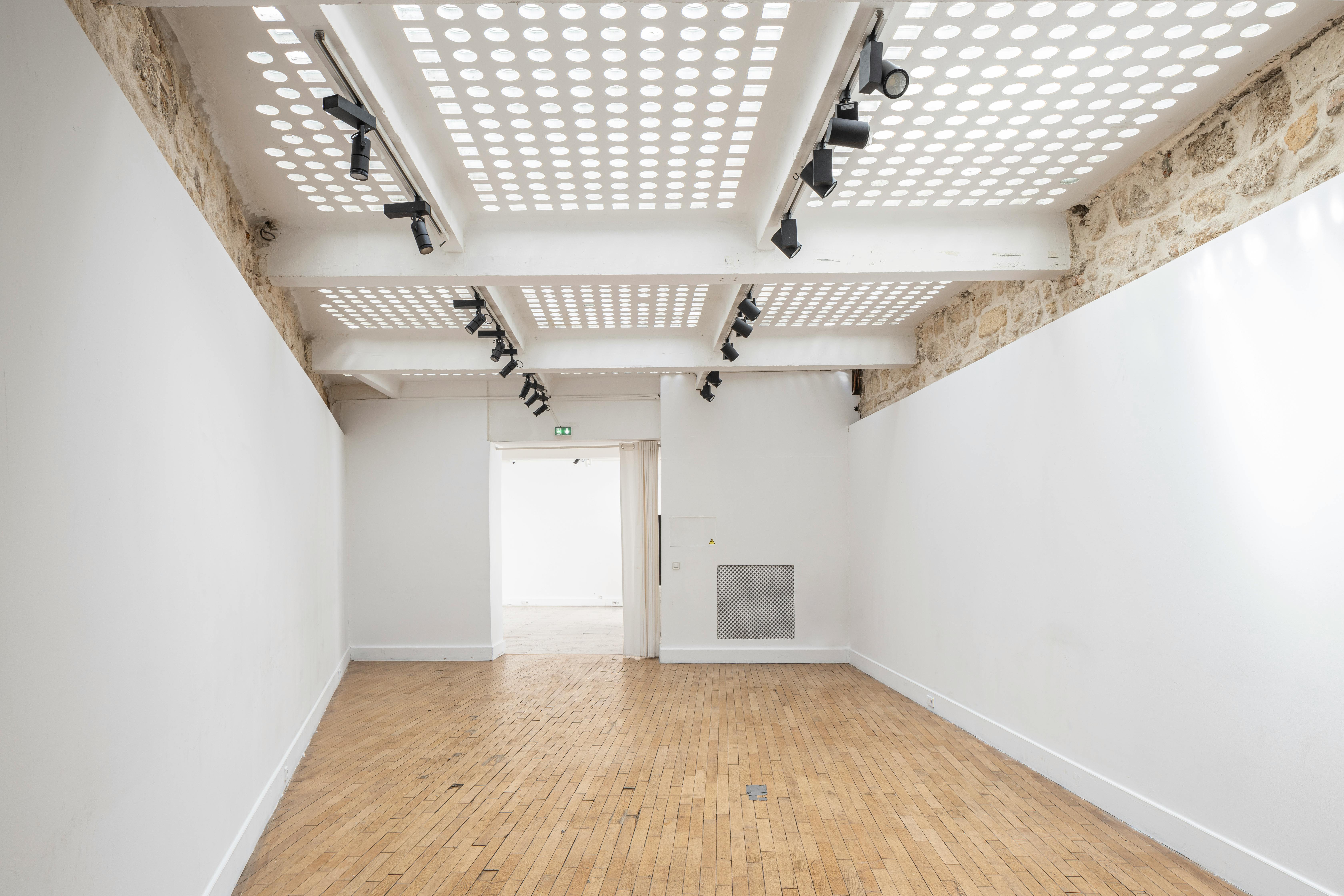 Spacious Industrial Showroom on Rue de Turenne, Paris