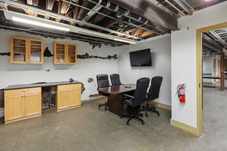 Unique downtown San Francisco full size basement space - Image 3